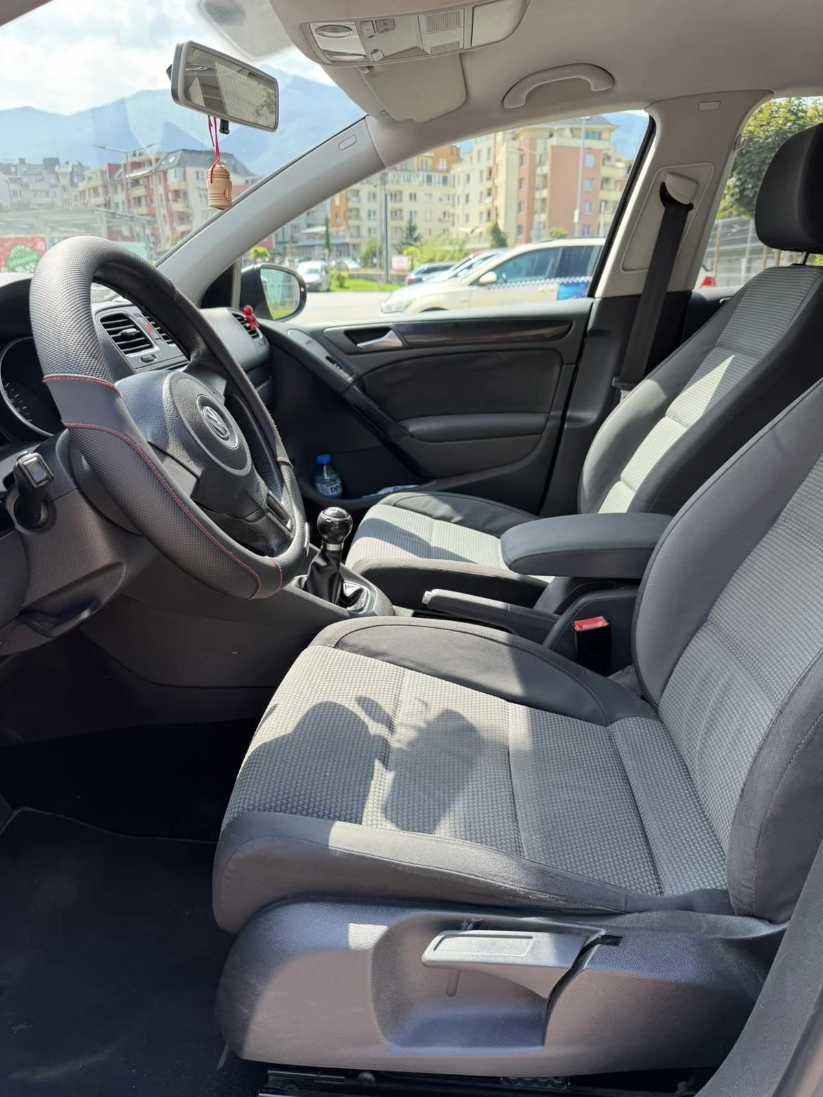 VW Golf 1.6 TDI, снимка 12 - Автомобили и джипове - 55805194