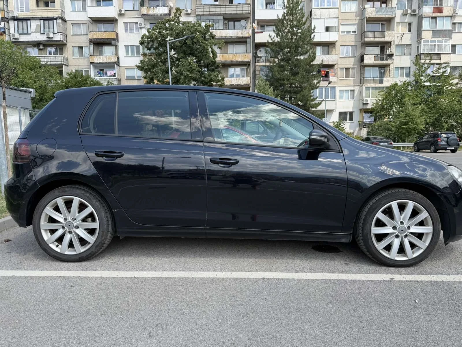 VW Golf 1.6 TDI, снимка 6 - Автомобили и джипове - 55805194