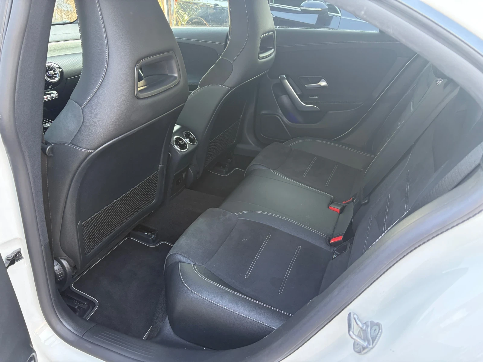 Mercedes-Benz CLA 200 AMG SPORT, снимка 13 - Автомобили и джипове - 55806032