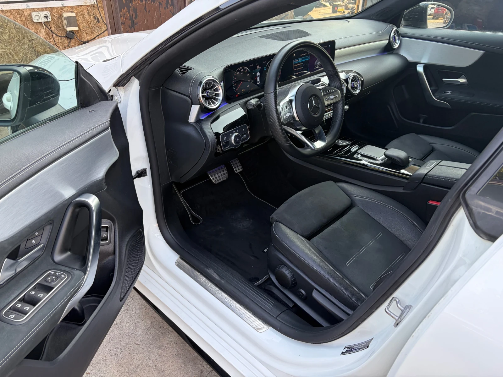 Mercedes-Benz CLA 200 AMG SPORT, снимка 9 - Автомобили и джипове - 55806032