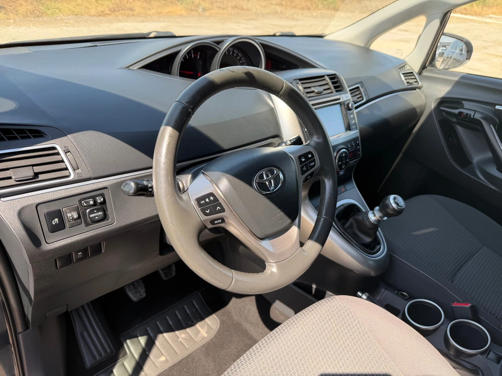 Toyota Verso 1.6 D, снимка 10 - Автомобили и джипове - 56115186