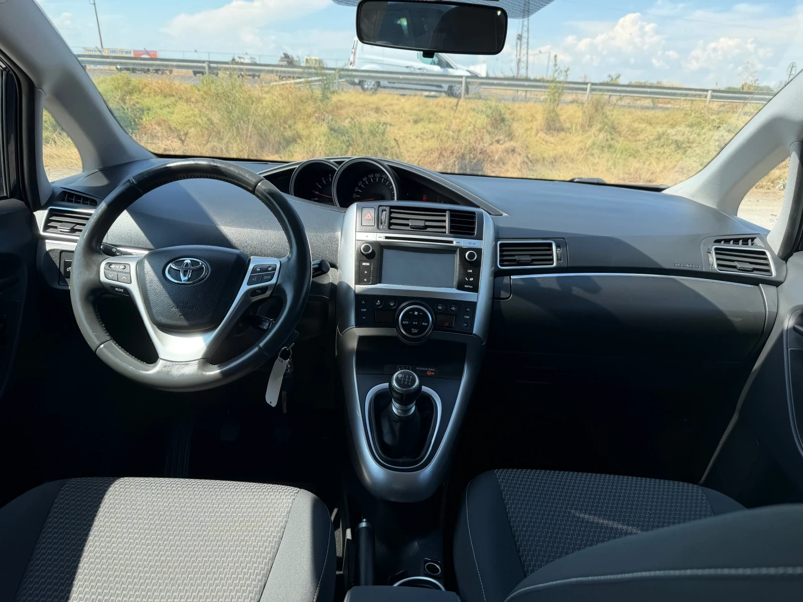 Toyota Verso 1.6 D, снимка 15 - Автомобили и джипове - 56115186