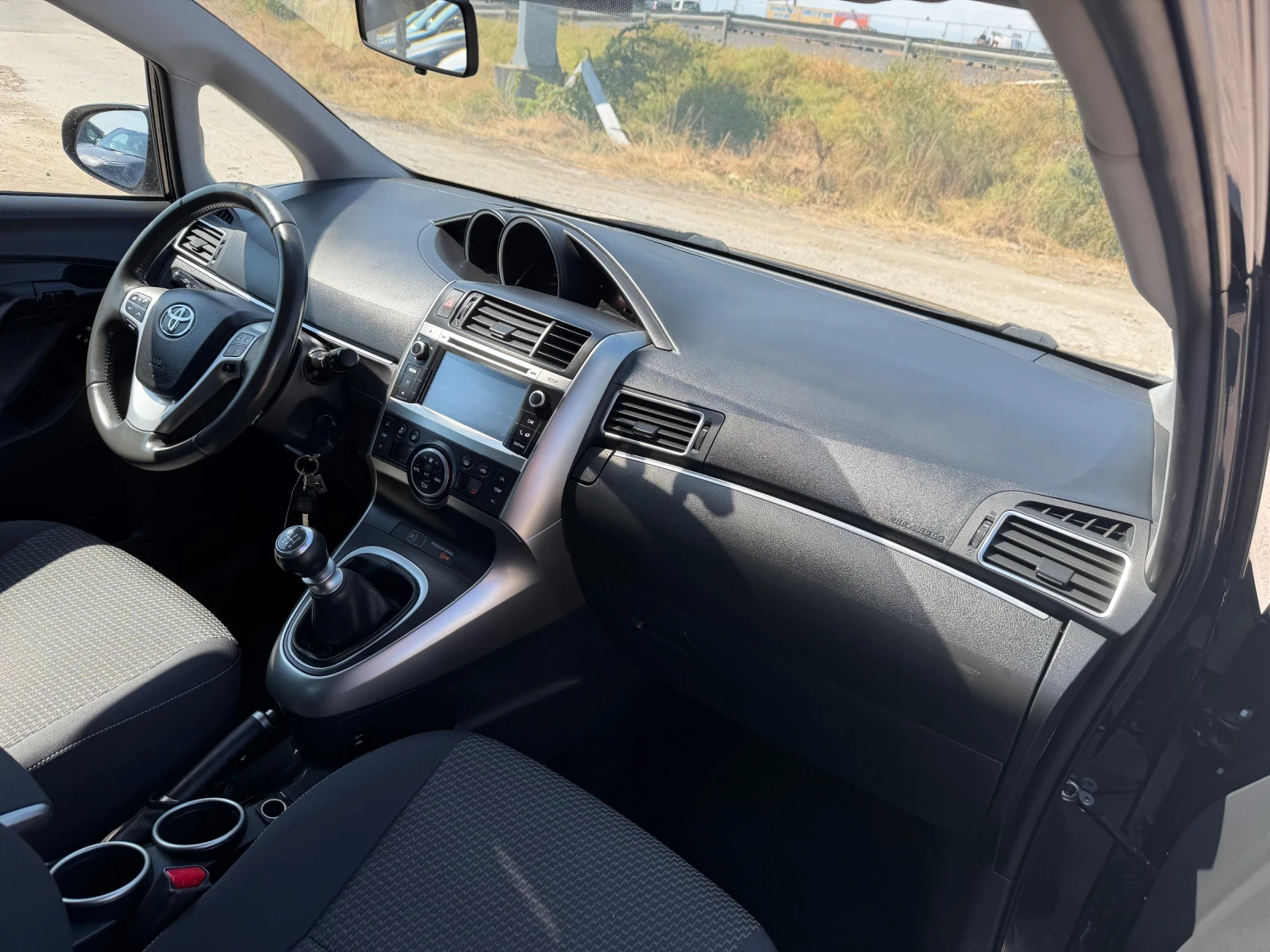 Toyota Verso 1.6 D, снимка 13 - Автомобили и джипове - 56115186