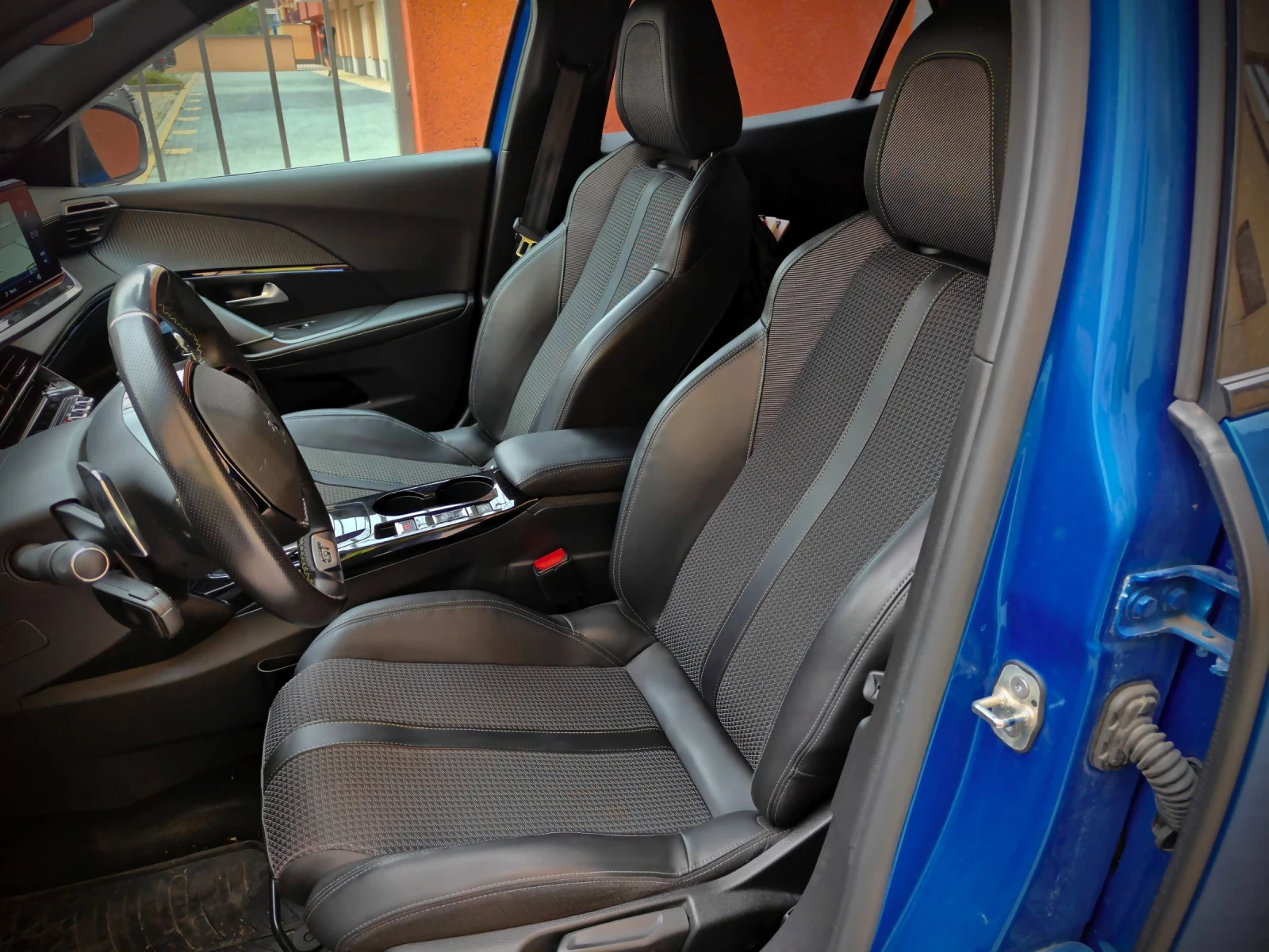 Peugeot 2008 GT, снимка 4 - Автомобили и джипове - 56266116