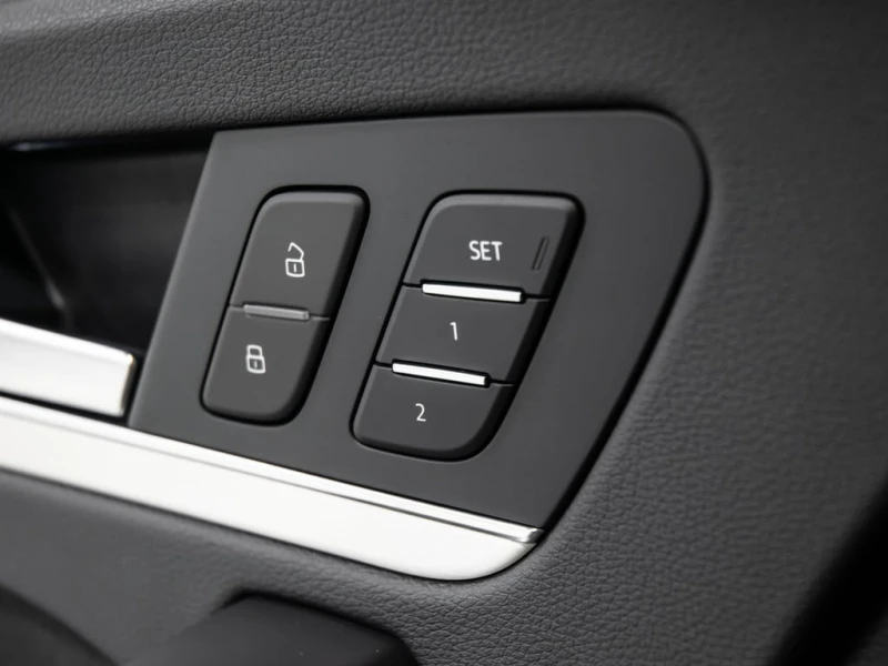 Audi SQ5 * PROGRESSIV 3.0 TFSI QUATTRO RED INT * CARFAX* , снимка 17 - Автомобили и джипове - 52905600