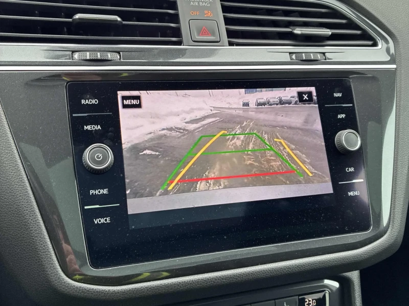 VW Tiguan Highline/ CARFAX / ЛЕД/КАМЕРА /ПОДГРЕВИ, снимка 9 - Автомобили и джипове - 53525760