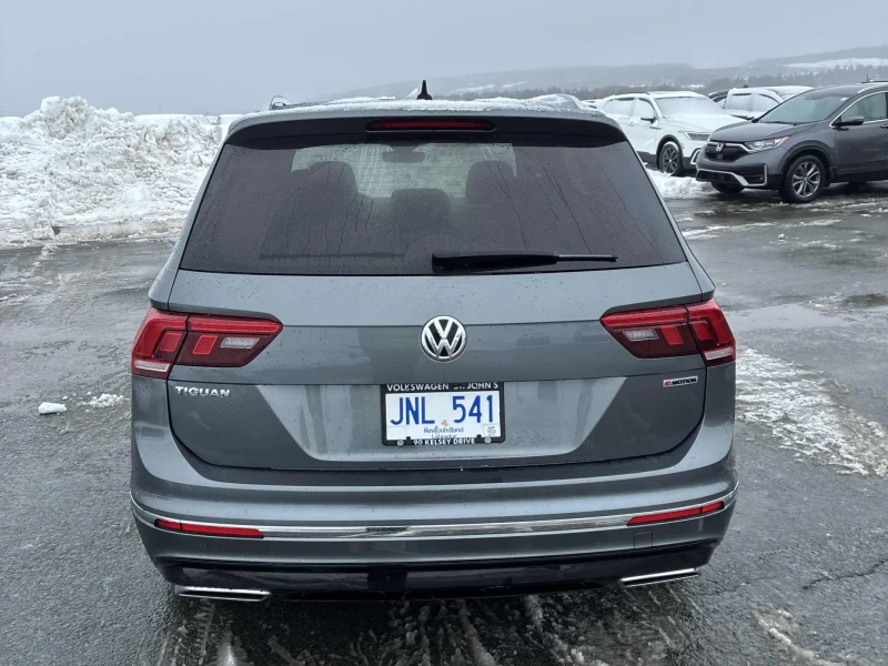 VW Tiguan Highline/ CARFAX / ЛЕД/КАМЕРА /ПОДГРЕВИ, снимка 5 - Автомобили и джипове - 53525760