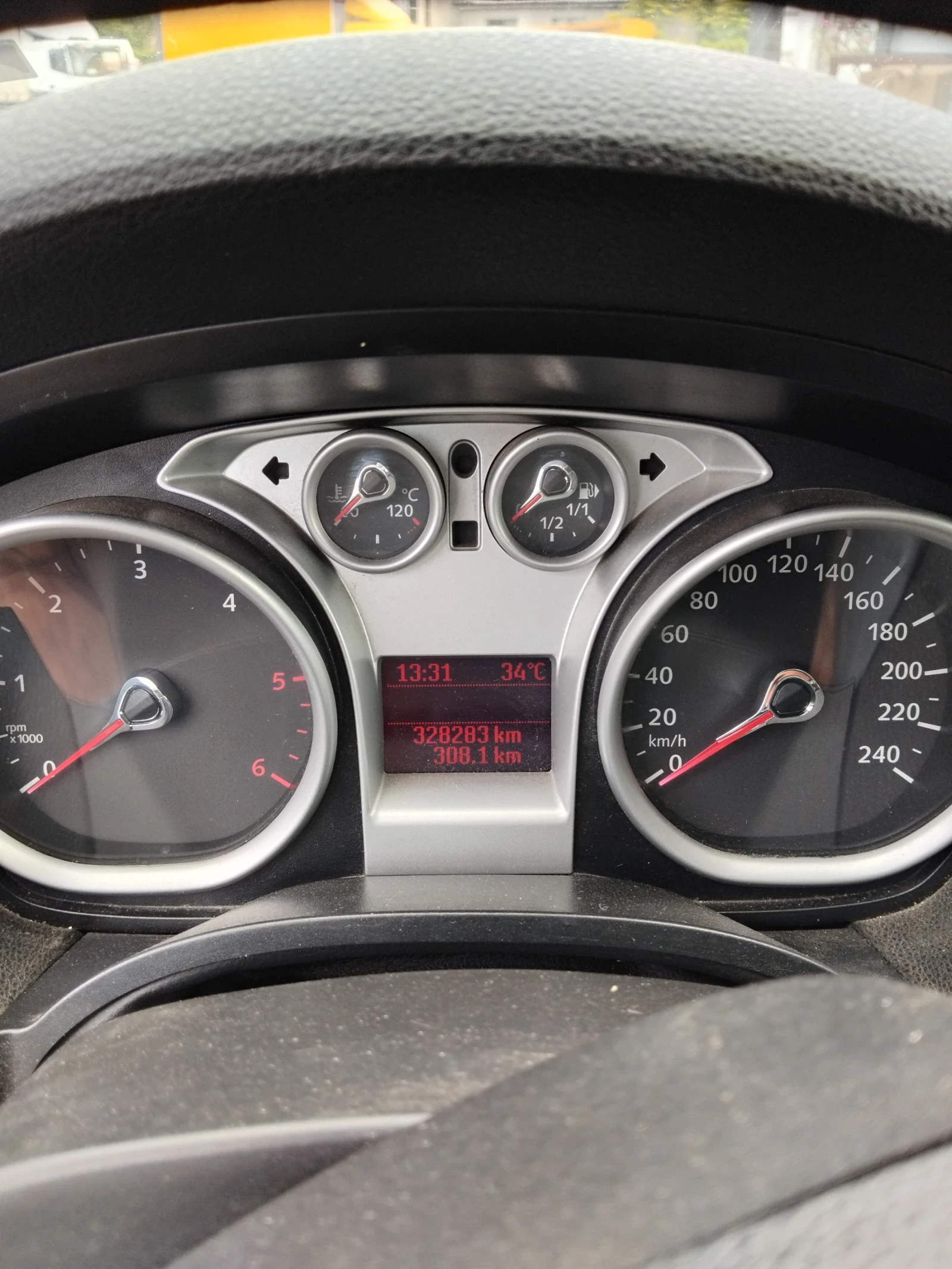 Ford Kuga  - изображение 7