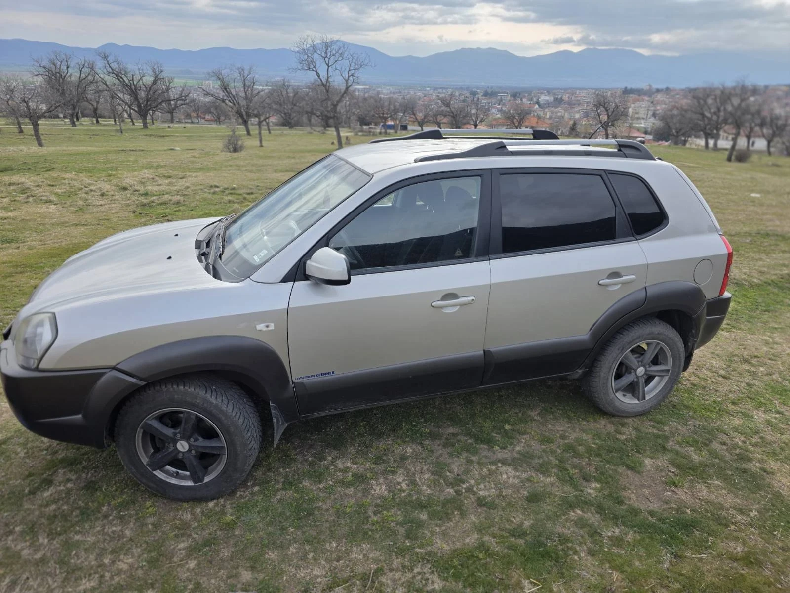 Hyundai Tucson 2.0 140 kc, снимка 7 - Автомобили и джипове - 53915837