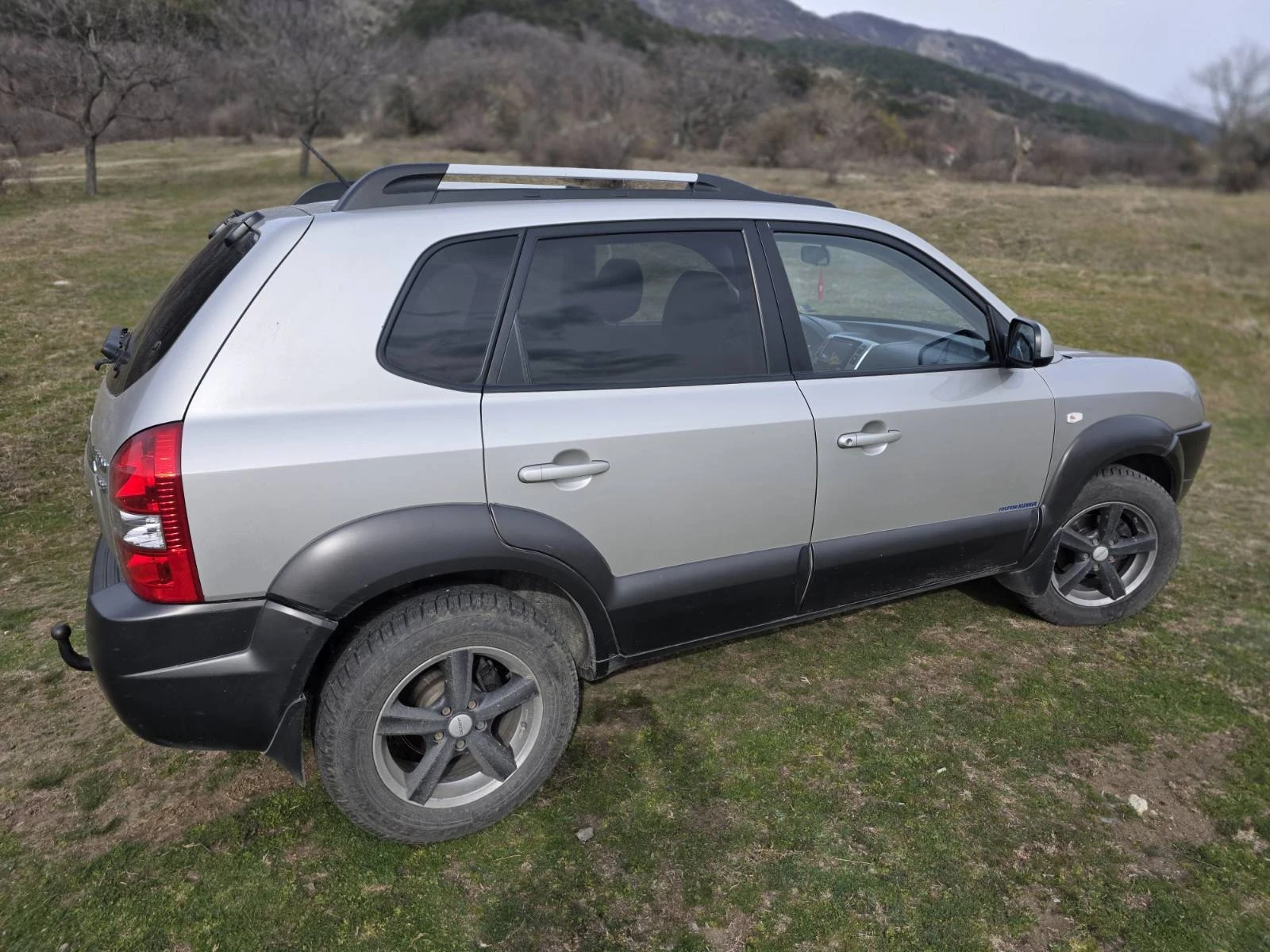 Hyundai Tucson 2.0 140 kc, снимка 4 - Автомобили и джипове - 53915837