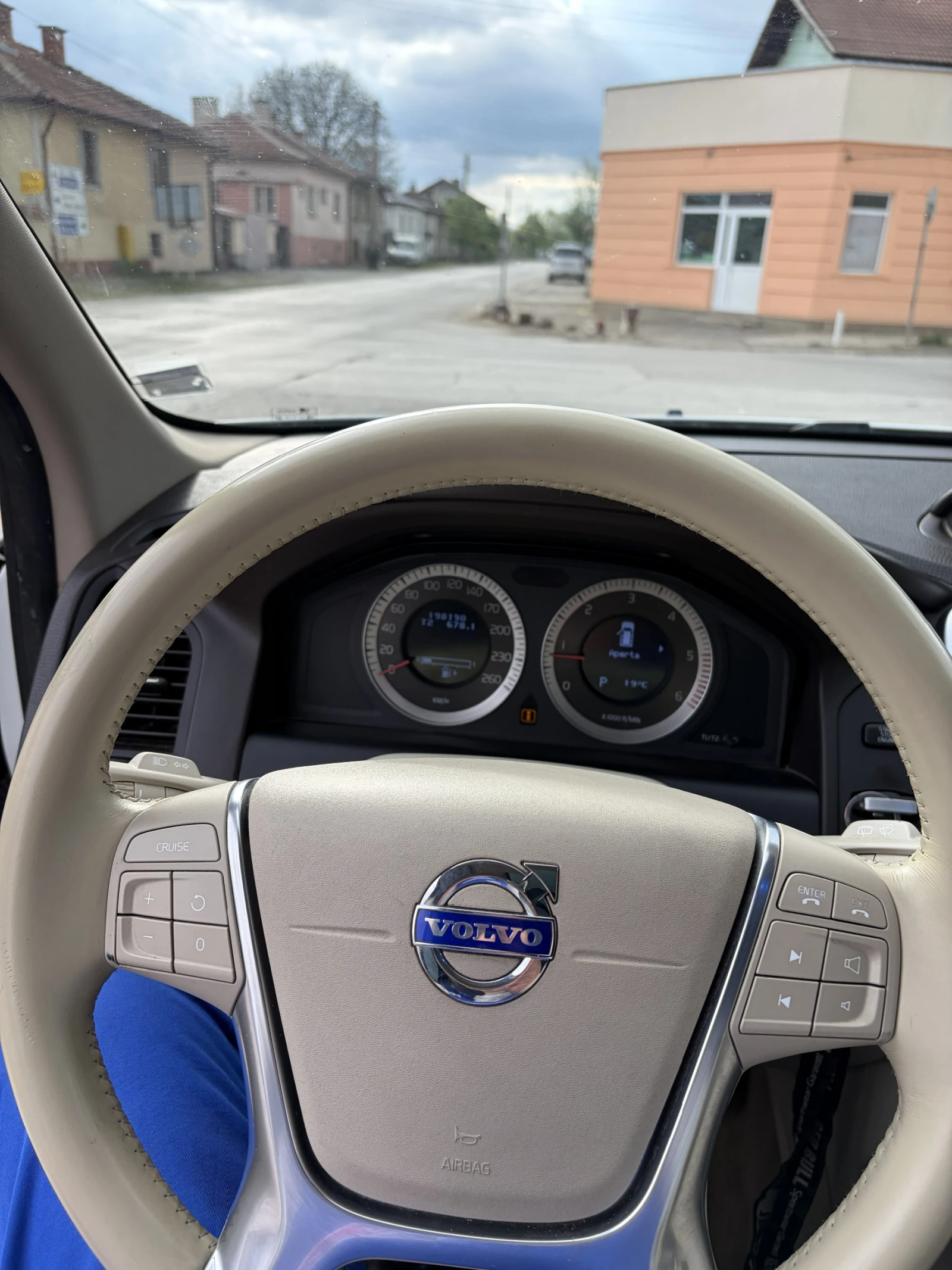Volvo XC60 2.4D 205Hp, снимка 11 - Автомобили и джипове - 54489493