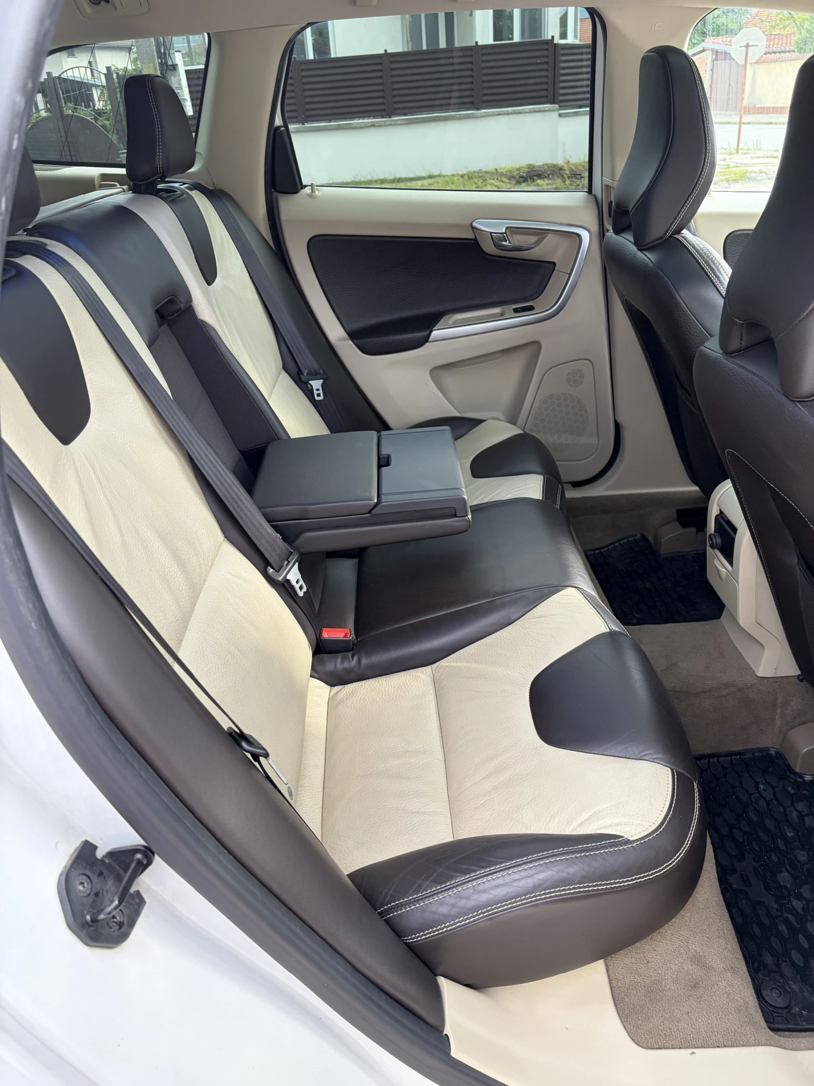 Volvo XC60 2.4D 205Hp, снимка 8 - Автомобили и джипове - 54489493