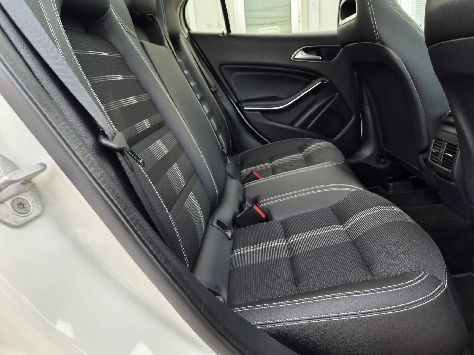 Mercedes-Benz GLA 200 CDI-FACE LIFT-ПАНОРАМА-193000km, снимка 13 - Автомобили и джипове - 54859799