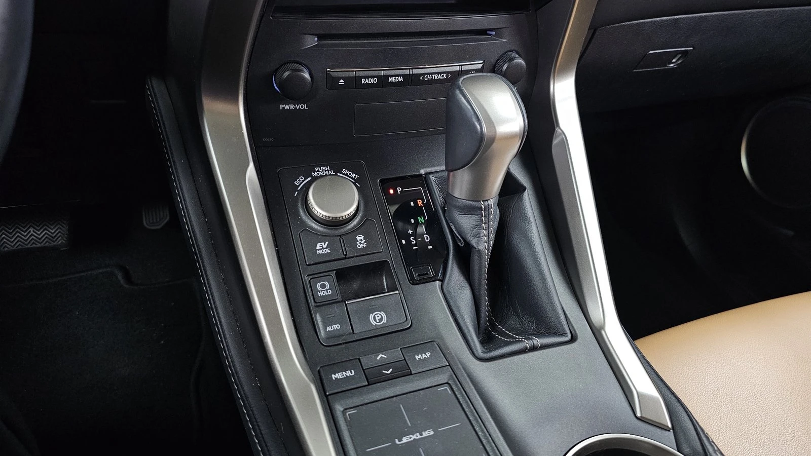 Lexus NX 300h* ЛЮК* ПОДГРЕВ ВОЛАН* КРАЙНА ЦЕНА, снимка 9 - Автомобили и джипове - 55349993