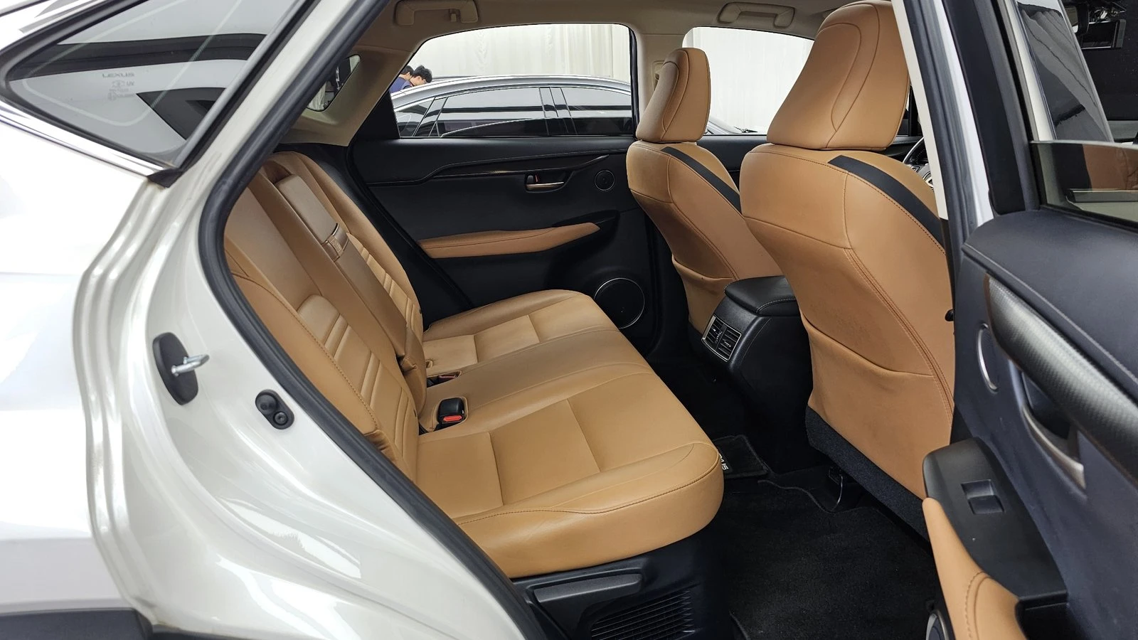 Lexus NX 300h* ЛЮК* ПОДГРЕВ ВОЛАН* КРАЙНА ЦЕНА, снимка 12 - Автомобили и джипове - 55349993