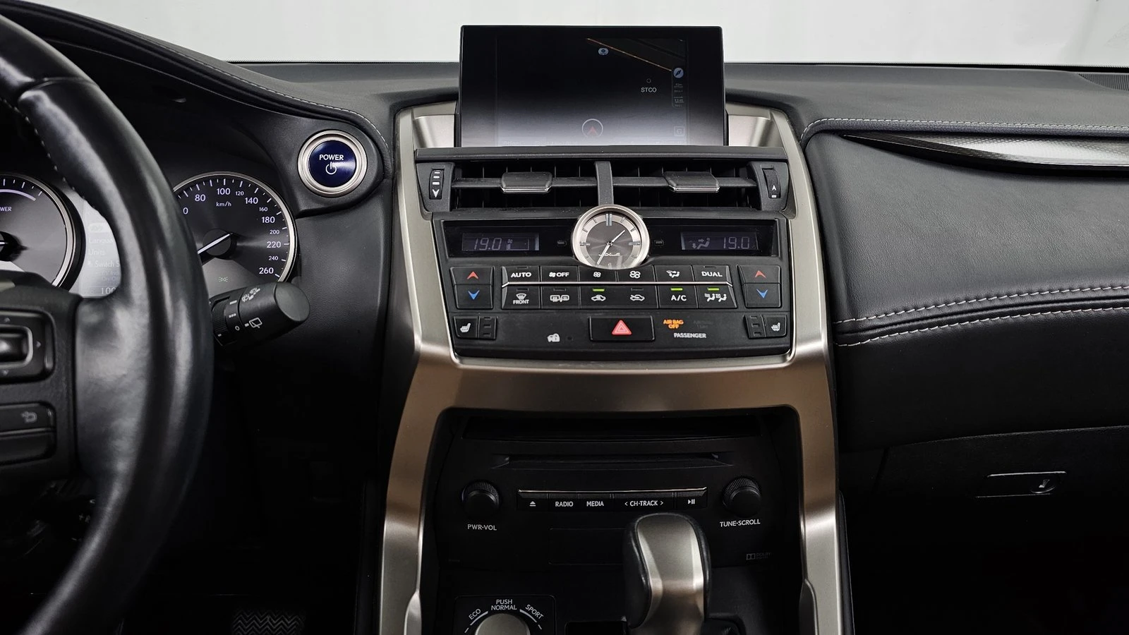 Lexus NX 300h* ЛЮК* ПОДГРЕВ ВОЛАН* КРАЙНА ЦЕНА, снимка 15 - Автомобили и джипове - 55349993