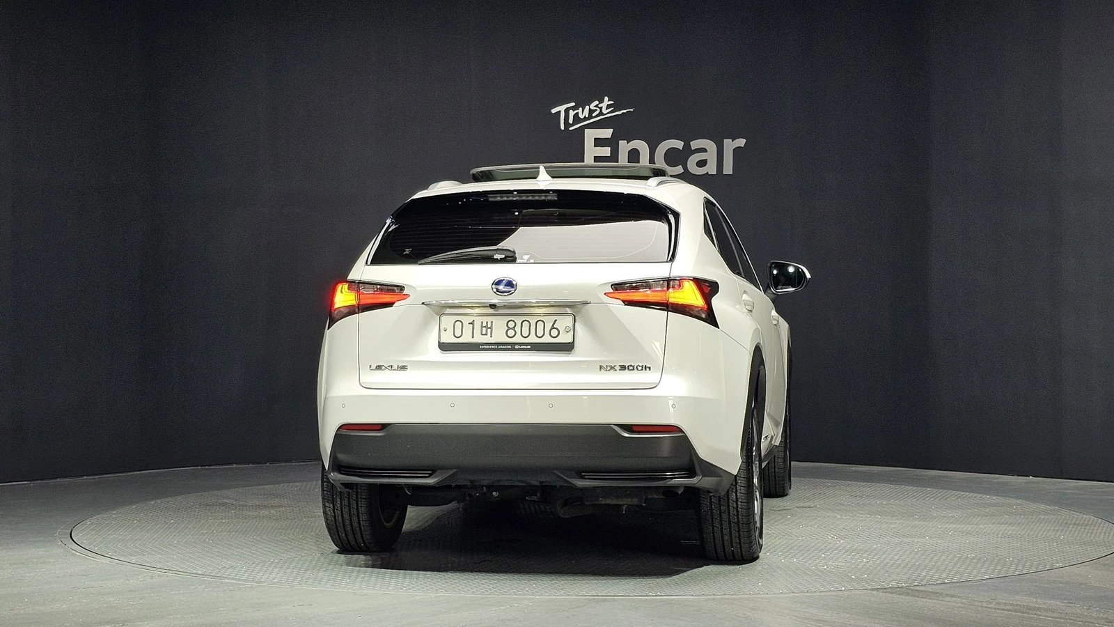 Lexus NX 300h* ЛЮК* ПОДГРЕВ ВОЛАН* КРАЙНА ЦЕНА, снимка 4 - Автомобили и джипове - 55349993