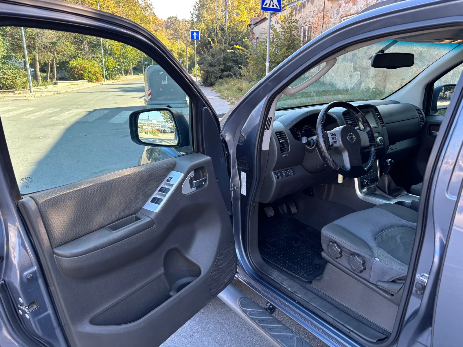 Nissan Navara, снимка 11 - Автомобили и джипове - 56448866