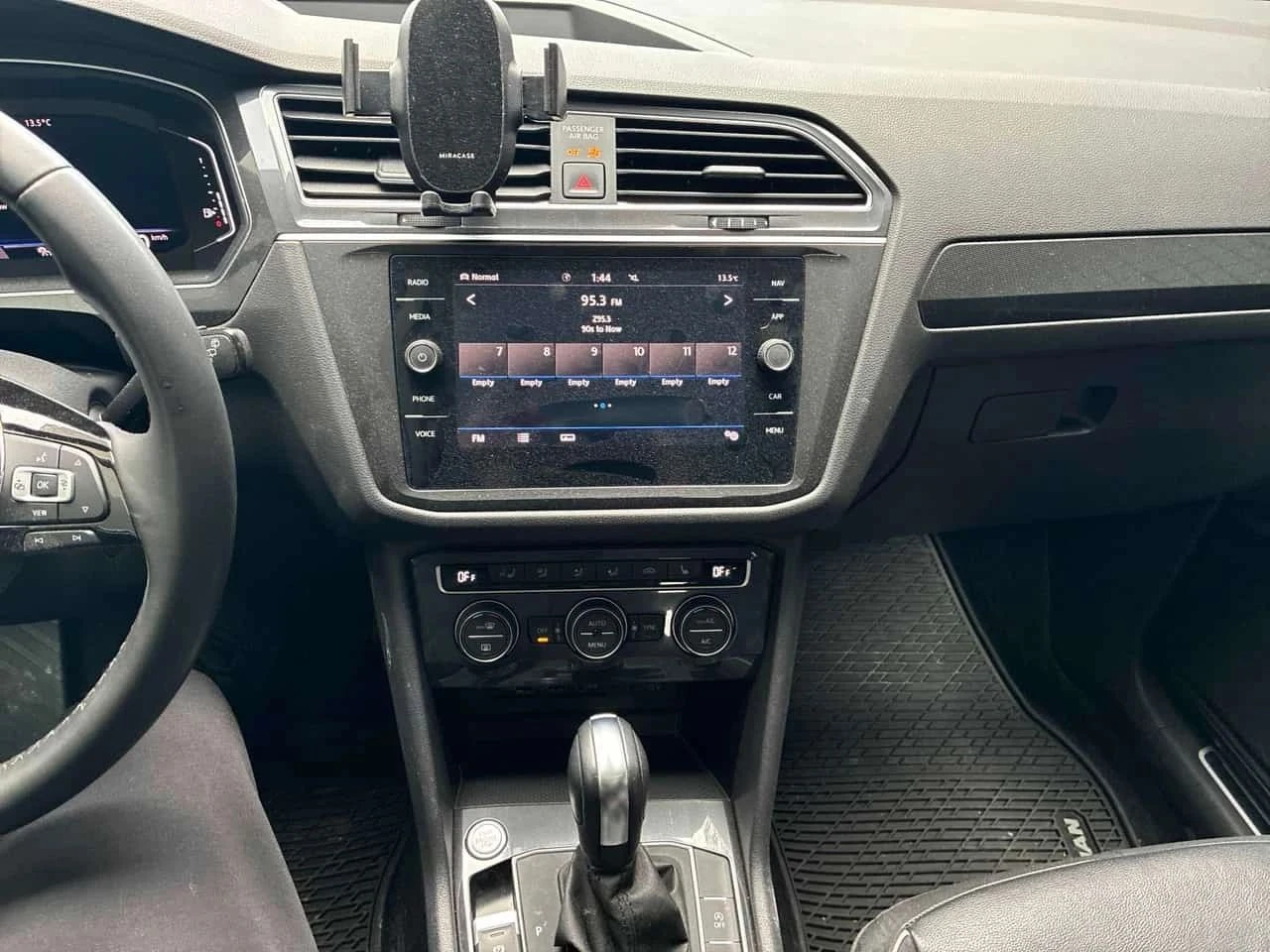 VW Tiguan, снимка 10 - Автомобили и джипове - 56684978