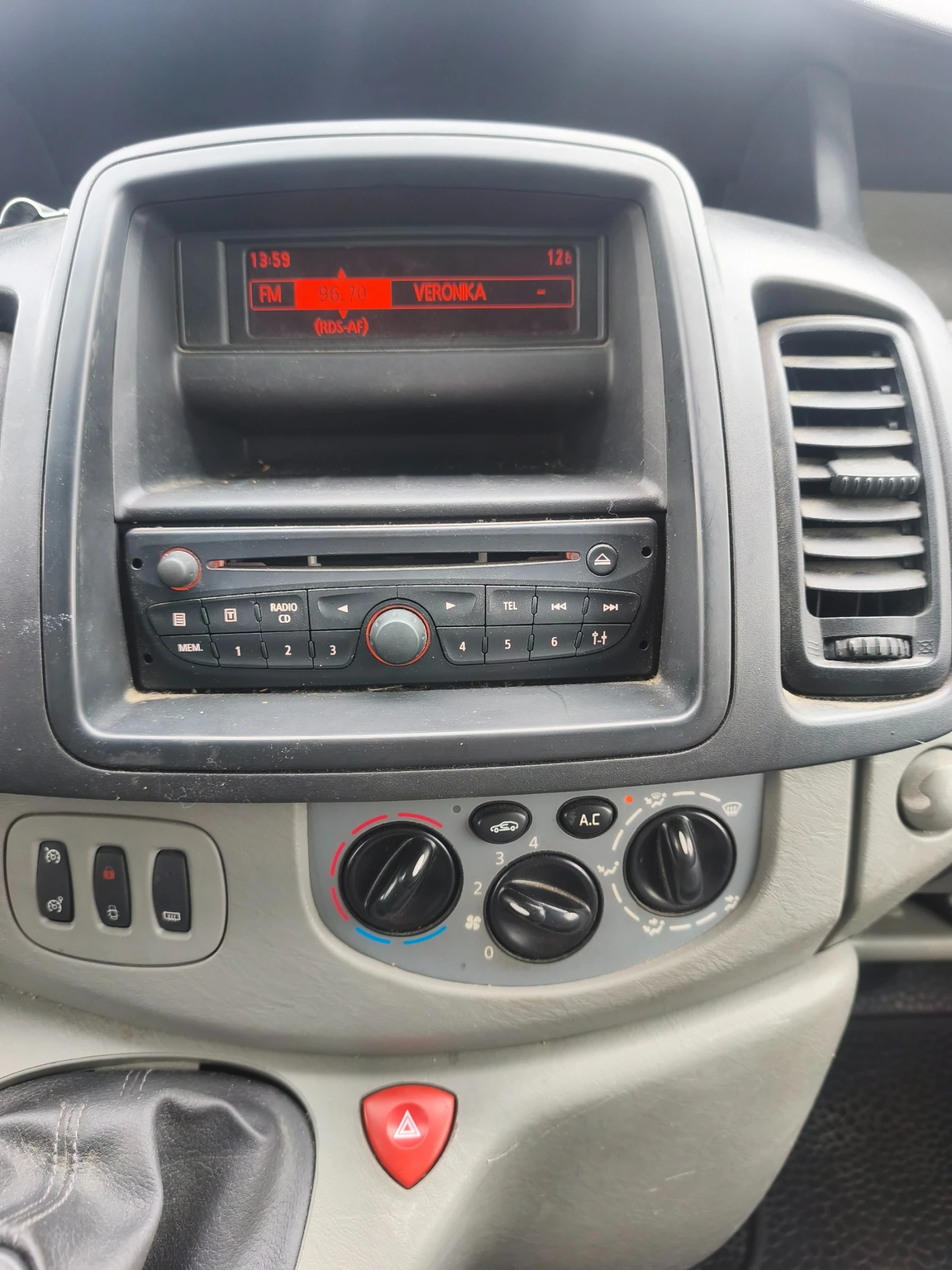 Renault Trafic dci115, снимка 9 - Бусове и автобуси - 54282138