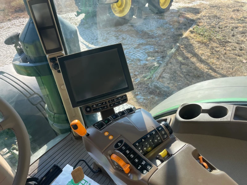 Трактор John Deere 8400R POWER SHIFT E-23 ЛИЗИНГ, снимка 14 - Селскостопанска техника - 51667299