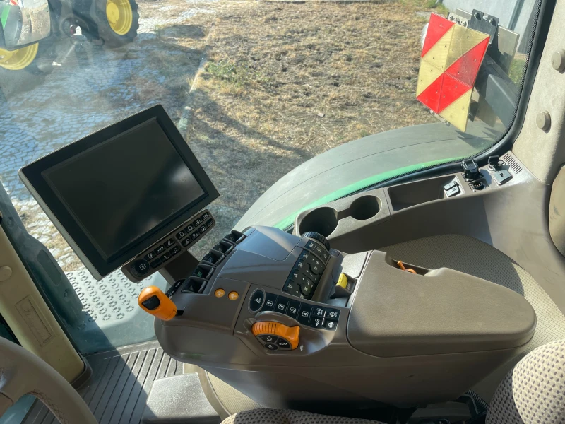 Трактор John Deere 8400R POWER SHIFT E-23 ЛИЗИНГ, снимка 13 - Селскостопанска техника - 51667299
