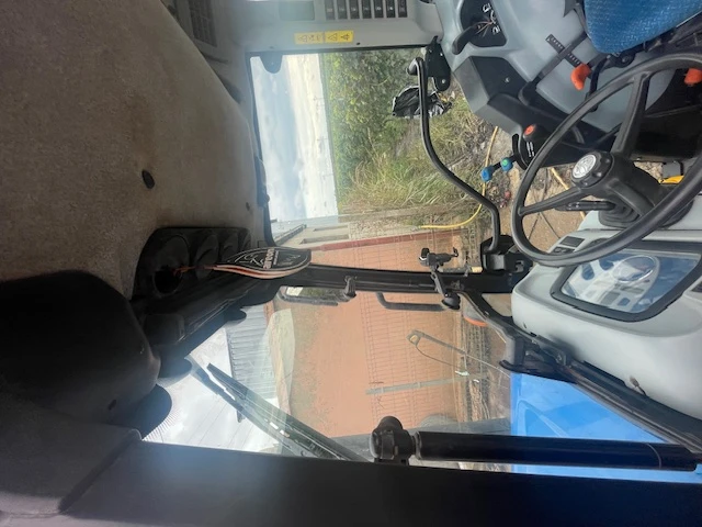 Трактор New Holland лозарски - изображение 2
