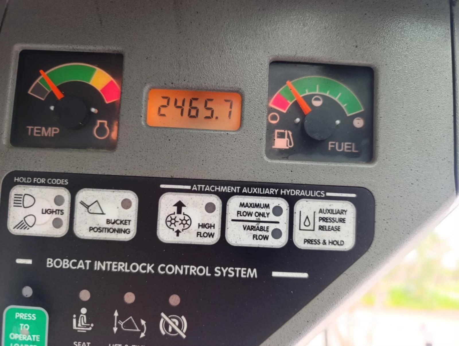 Мини челни товарачи Bobcat S130 superflow - изображение 9