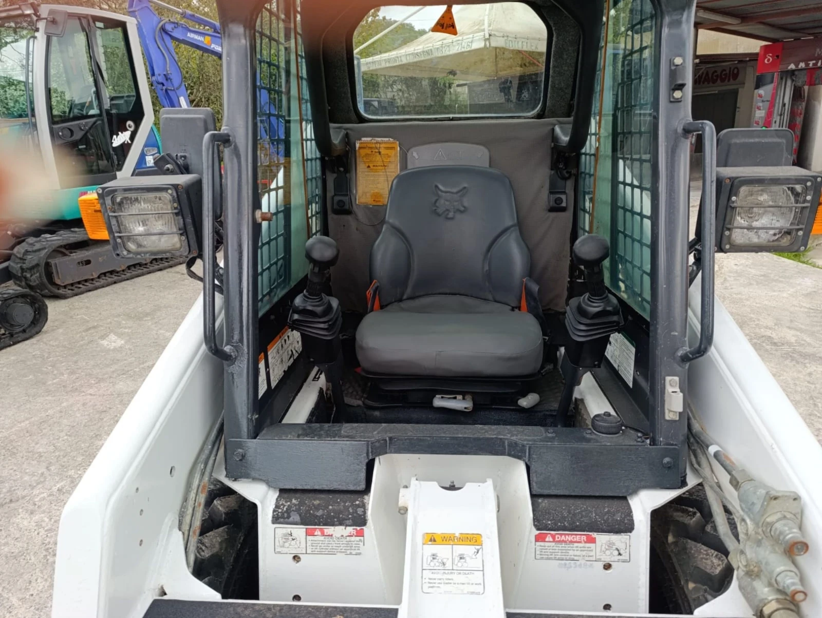 Мини челни товарачи Bobcat S130 superflow - изображение 2