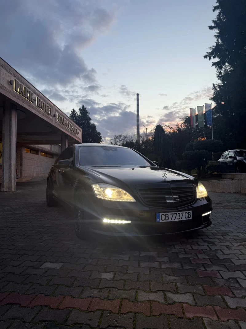 Mercedes-Benz S 350 BlueEFFICIENCY/AMG/FACE/CAMERA/ВАКУУМ/AMBIENT/ПОДГ, снимка 3 - Автомобили и джипове - 48639197