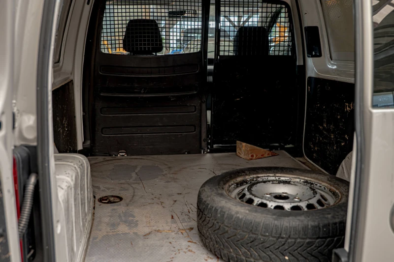 VW Caddy 2.0TDI/Товарен, снимка 9 - Автомобили и джипове - 50477461