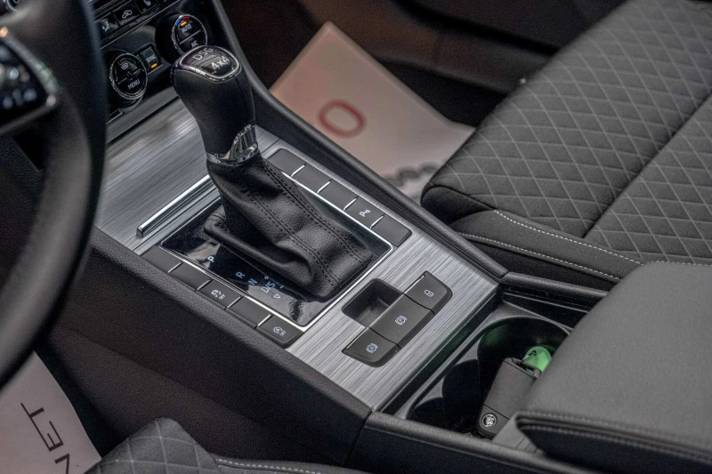 Skoda Superb 2.0TDI/4X4/AirCare/Подгрев/Дистроник/Ambition, снимка 11 - Автомобили и джипове - 52433781