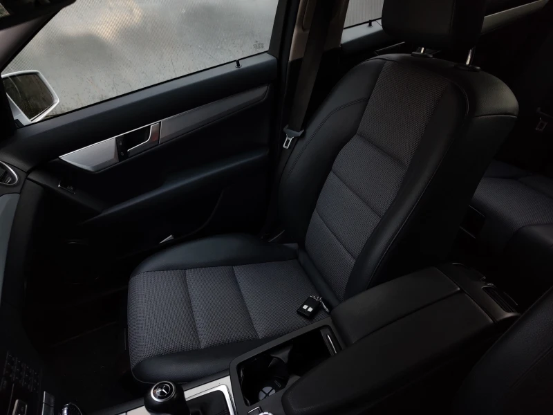 Mercedes-Benz C 200 1.8 TURBO, снимка 12 - Автомобили и джипове - 52909554