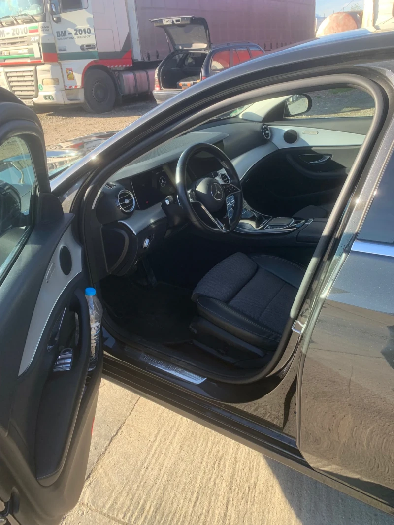 Mercedes-Benz E 220 9G- Tronic* Distronic* Blind-Spot Assist* , снимка 6 - Автомобили и джипове - 53083411