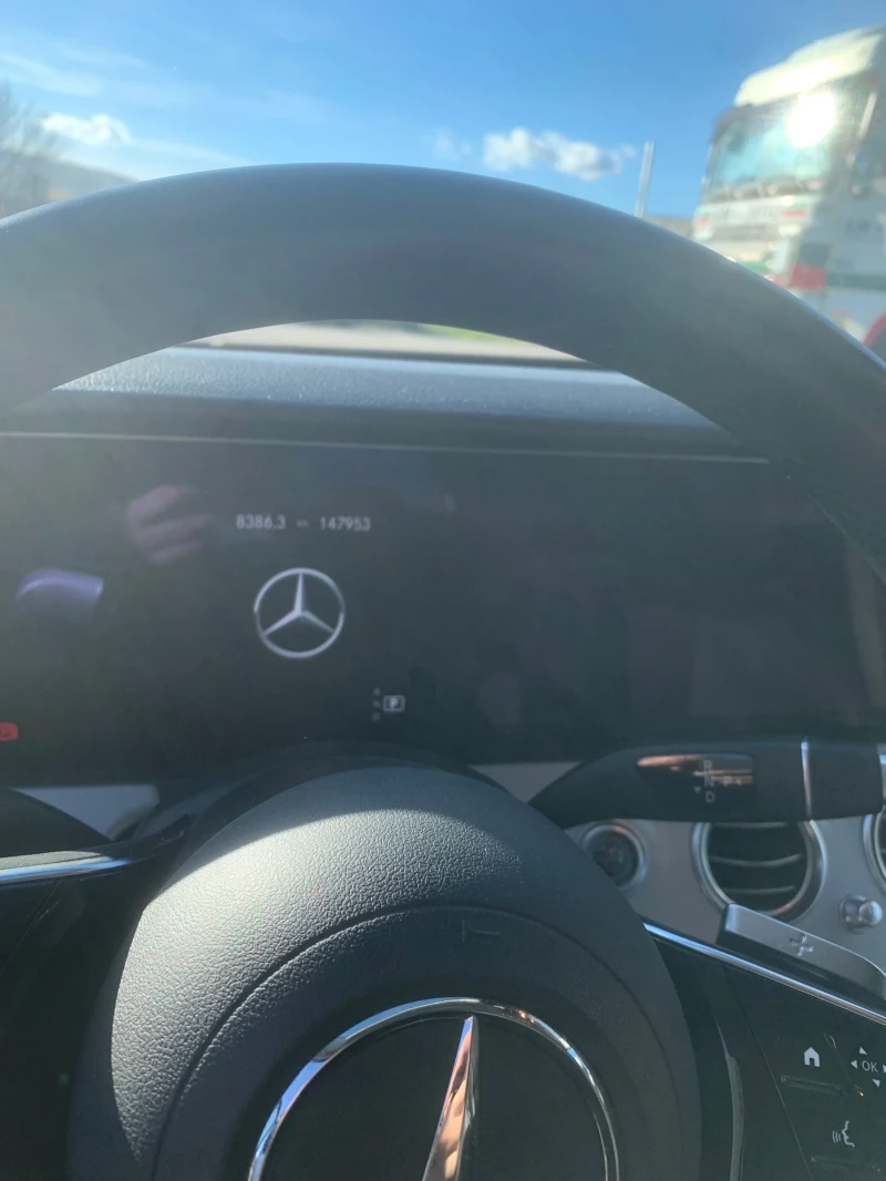 Mercedes-Benz E 220 9G- Tronic* Distronic* Blind-Spot Assist* , снимка 4 - Автомобили и джипове - 53083411