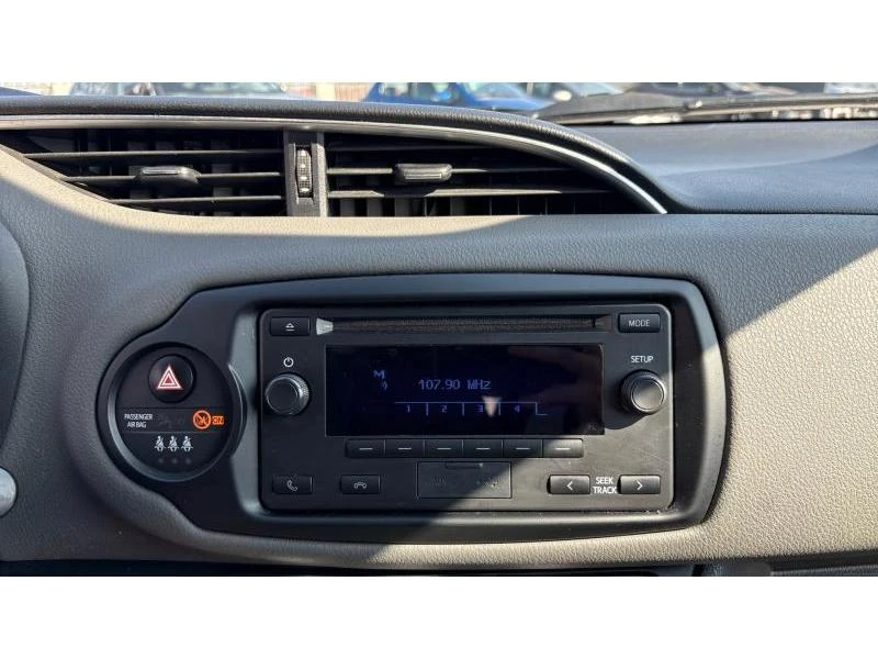 Toyota Yaris 1.5P 6MT TERRA, снимка 15 - Автомобили и джипове - 54042234