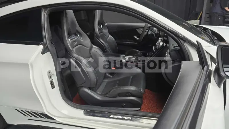 Mercedes-Benz C 63 AMG AMG* ОБДУХВАНЕ* ПОДГРЕВИ, снимка 10 - Автомобили и джипове - 54182712