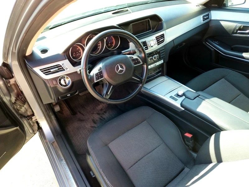 Mercedes-Benz E 220, снимка 8 - Автомобили и джипове - 54639044