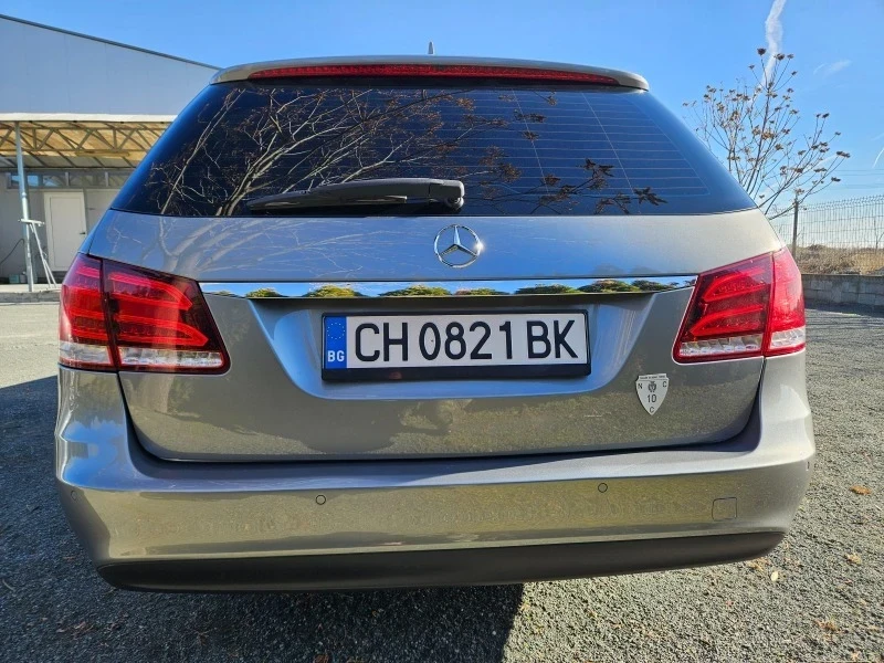Mercedes-Benz E 220, снимка 4 - Автомобили и джипове - 54639044