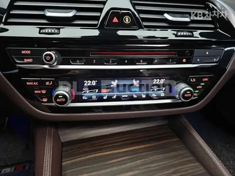 BMW 530 M SPORT | XDRIVE | 360 | 2 KEYS, снимка 10 - Автомобили и джипове - 55930844