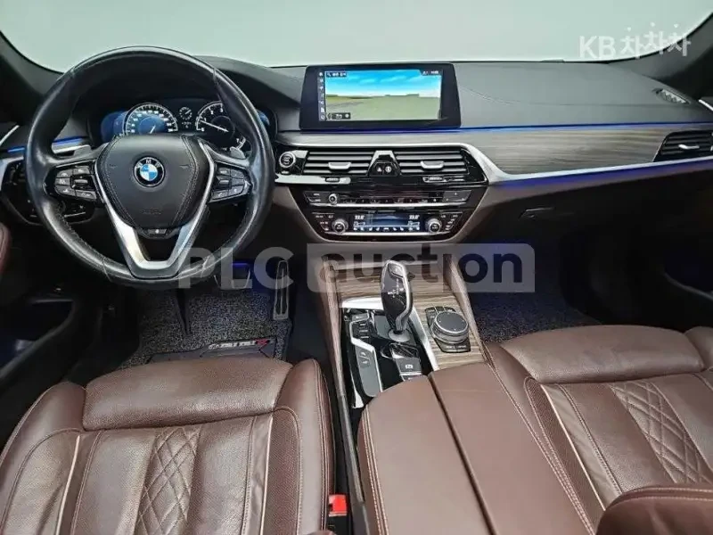 BMW 530 M SPORT | XDRIVE | 360 | 2 KEYS, снимка 8 - Автомобили и джипове - 55930844