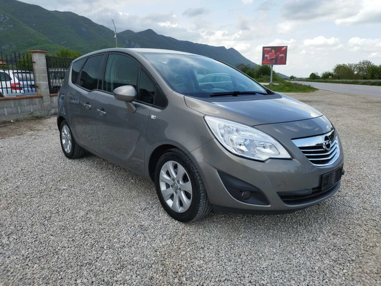 Opel Meriva 1.4 120 к.с. ЧИСТО НОВ - изображение 3