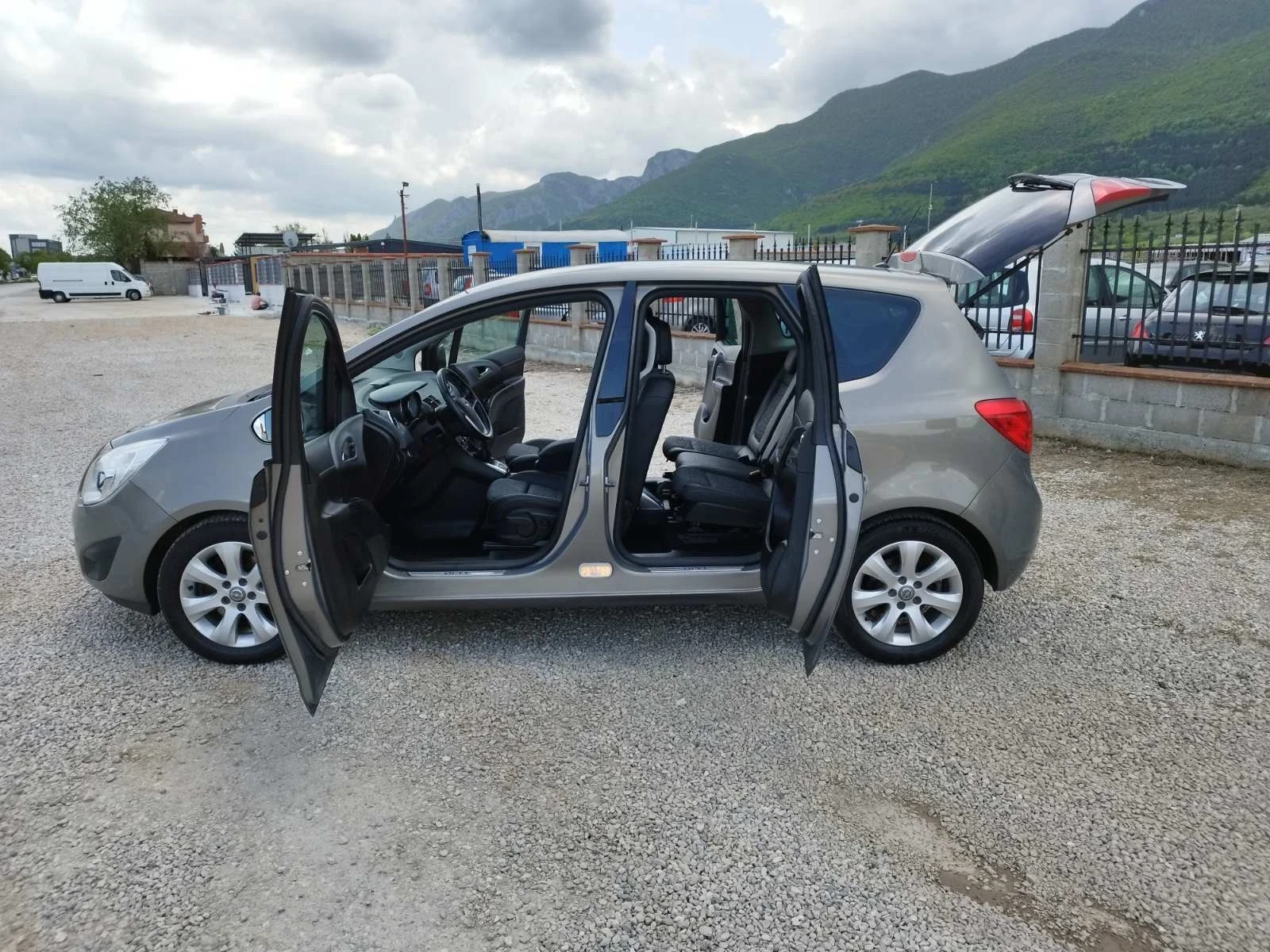 Opel Meriva 1.4 120 к.с. ЧИСТО НОВ - изображение 5