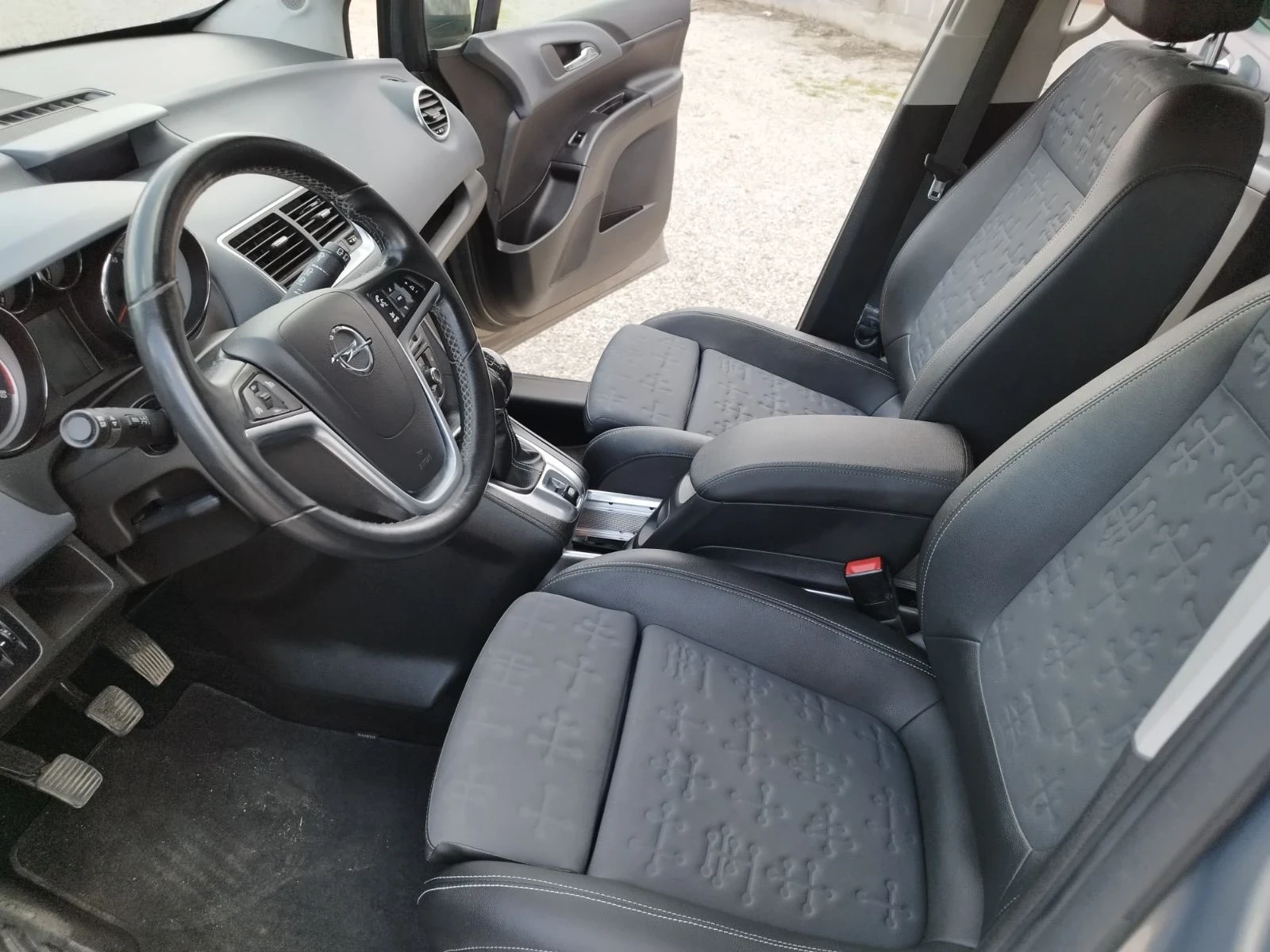 Opel Meriva 1.4 120 к.с. ЧИСТО НОВ - изображение 8