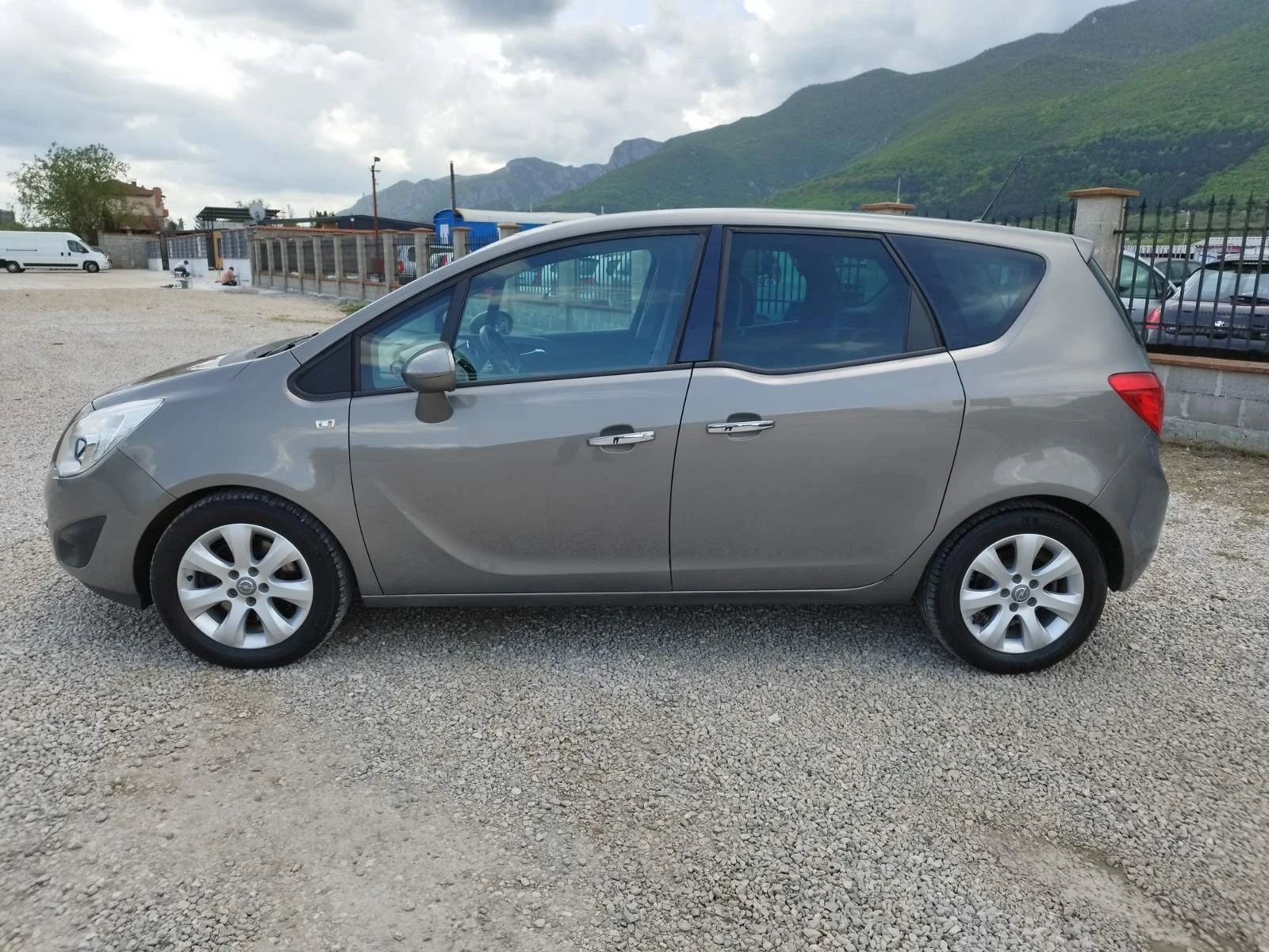 Opel Meriva 1.4 120 к.с. ЧИСТО НОВ - изображение 7