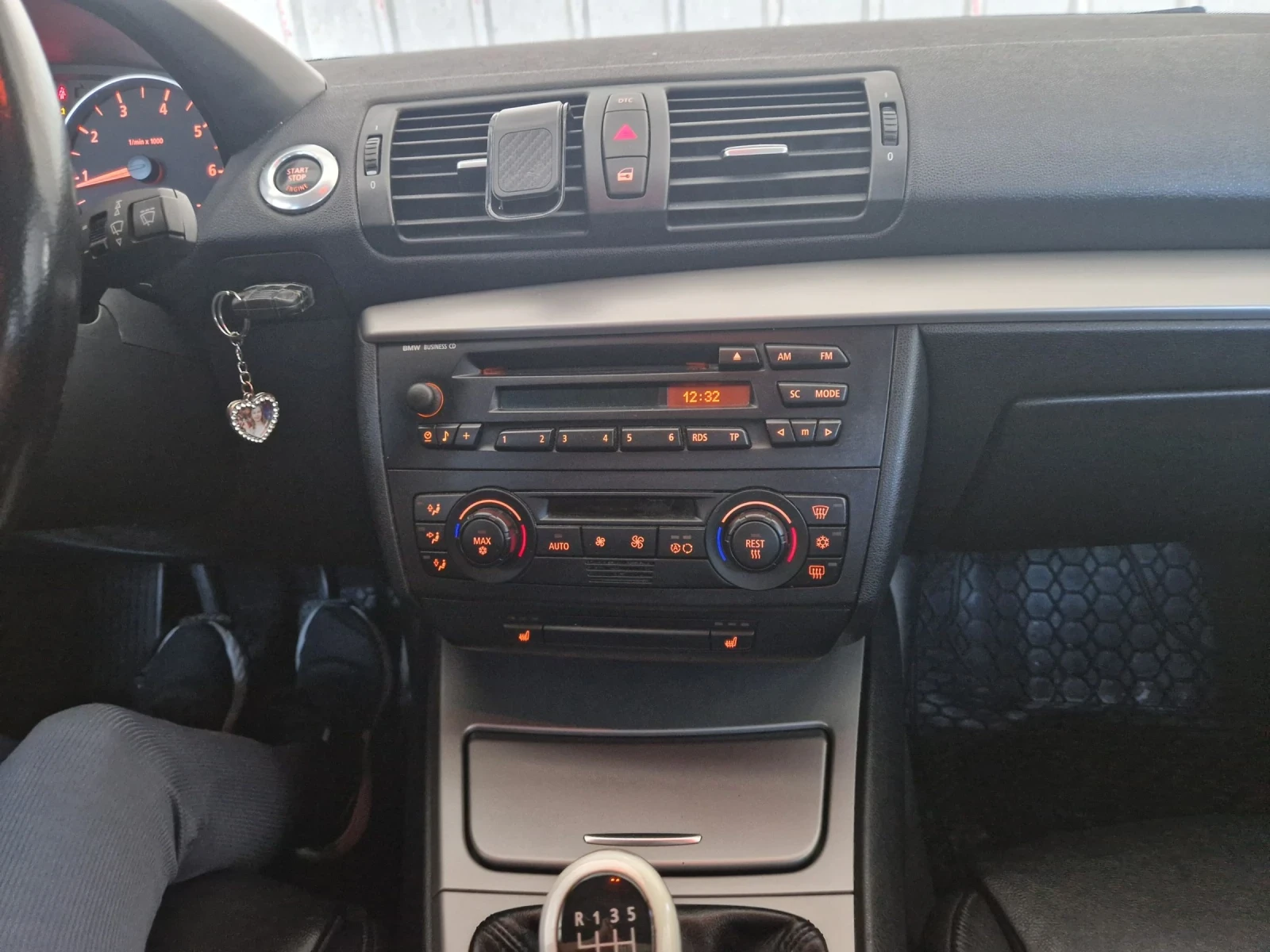 BMW 120 2, 0i - изображение 9