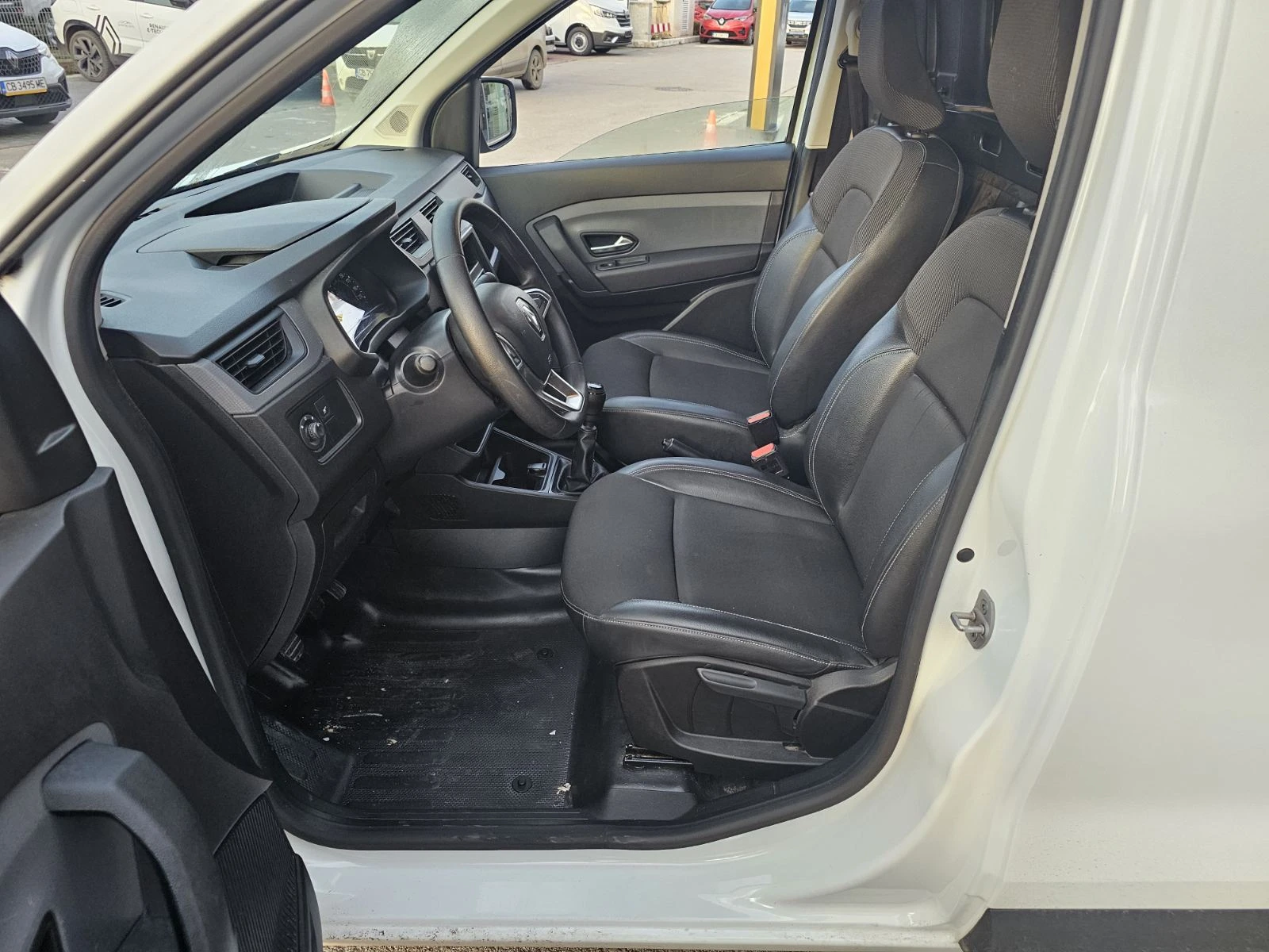 Renault Express dCi 95 к.с. Дизел Stop & Start - изображение 7