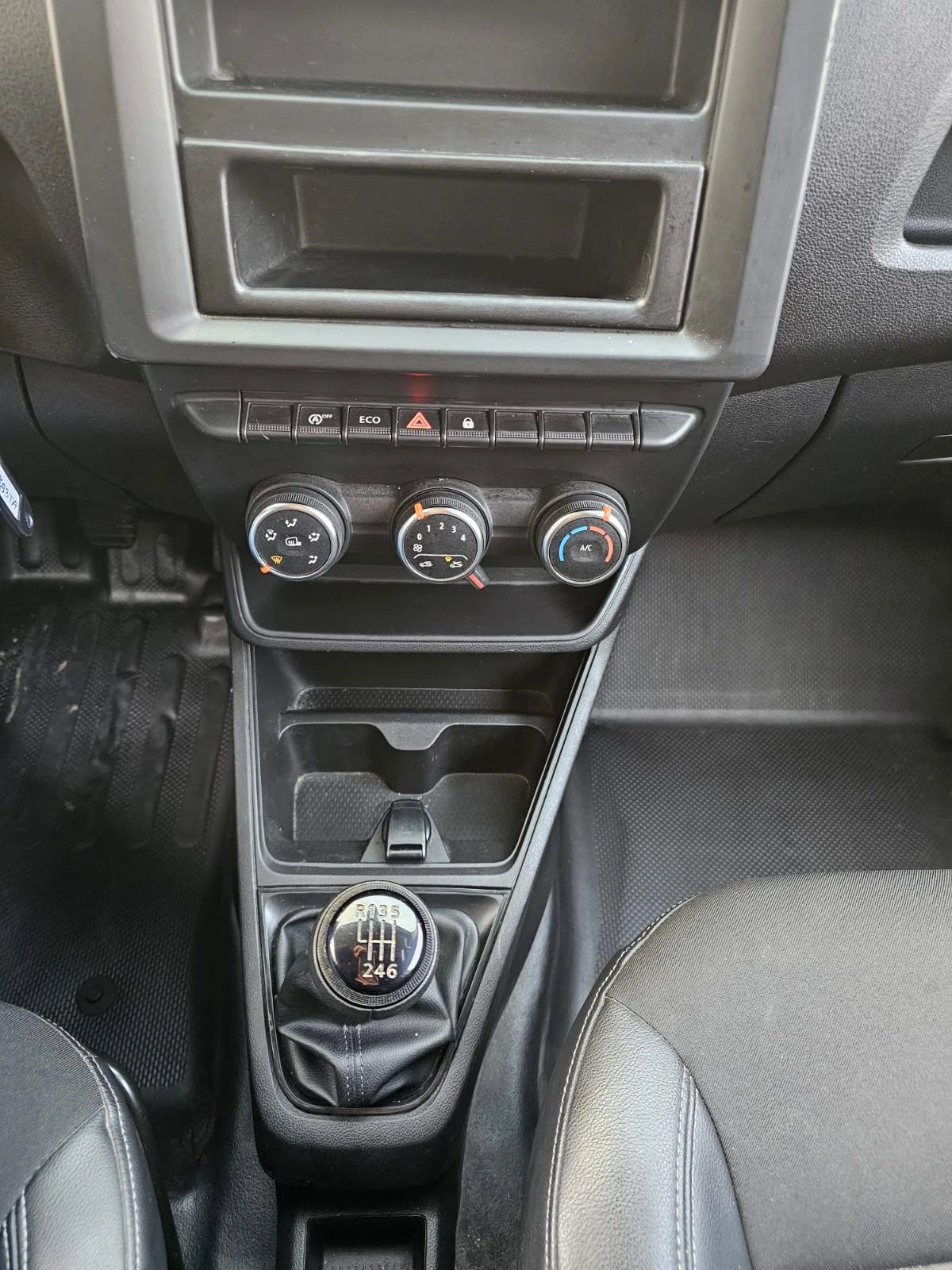 Renault Express dCi 95 к.с. Дизел Stop & Start - изображение 9