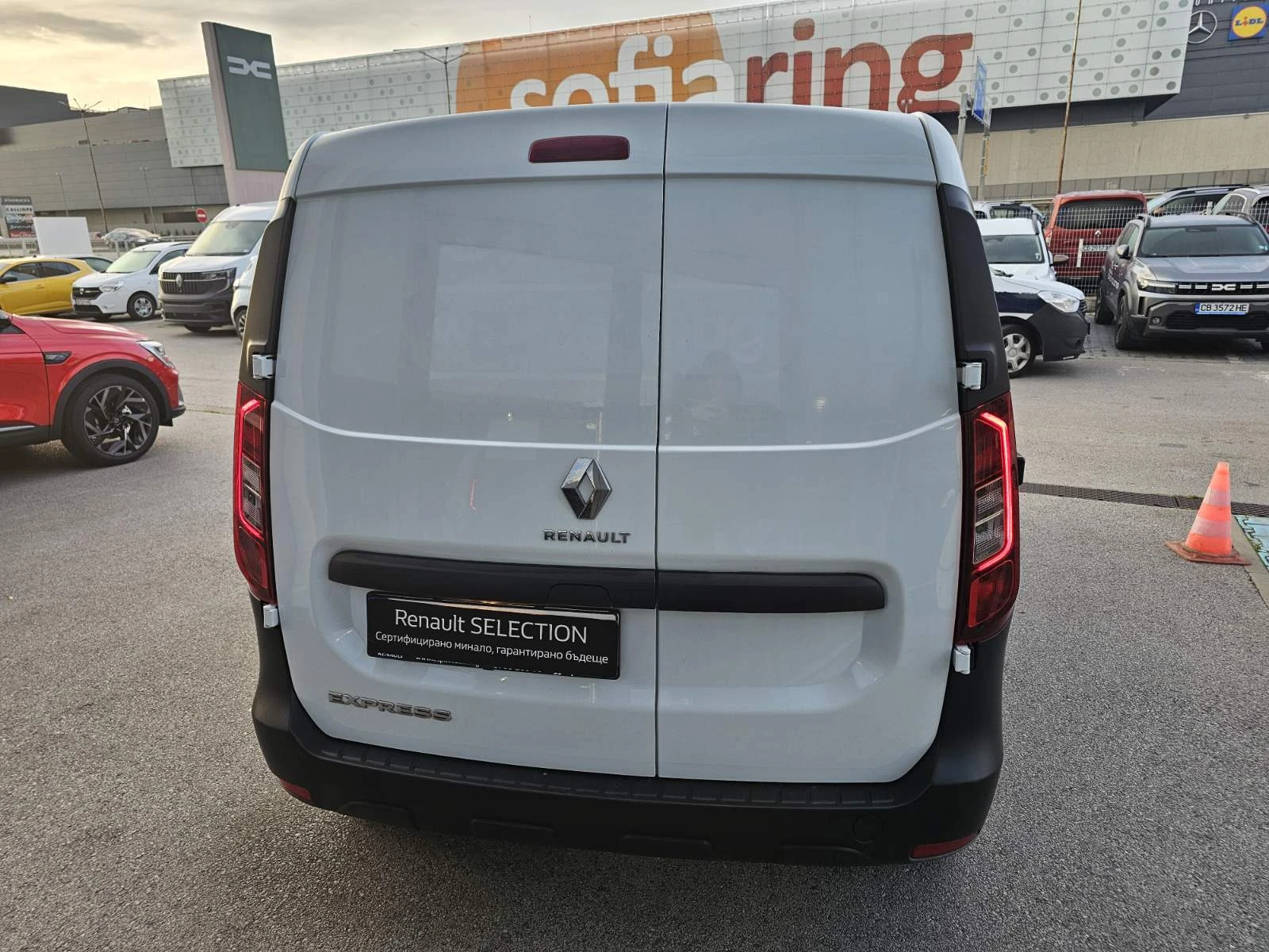 Renault Express dCi 95 к.с. Дизел Stop & Start - изображение 6