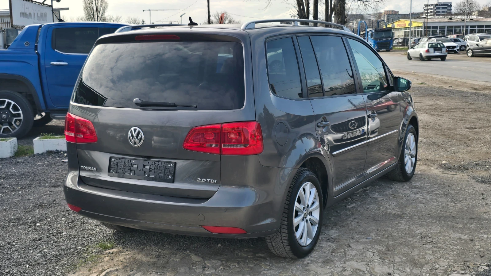 VW Touran 7местен* Кожа* Камера, снимка 9 - Автомобили и джипове - 54062012